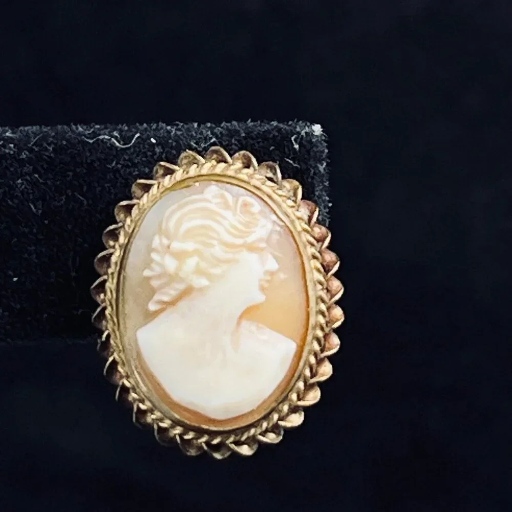 Vintage 1/20 12k GR Carved Shell Cameo Screw Back Earrings (5285) - Picture 3 of 8